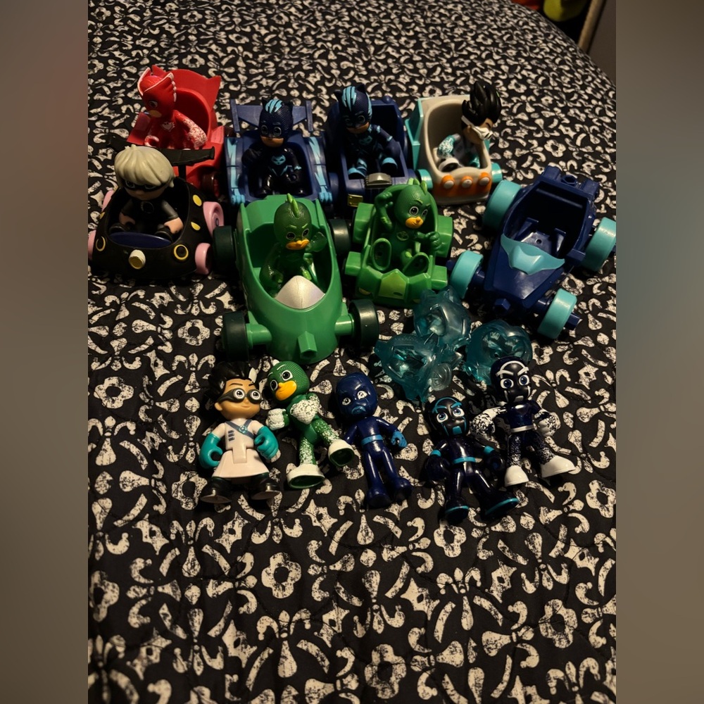 PJ Mask lot of 13 Kids Superhero Toy Car Set